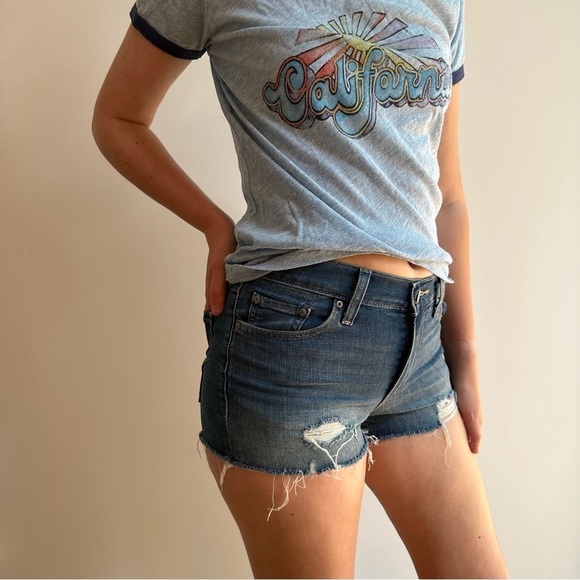 Levi’s distressed high waisted  stretch short - 24 - Picture 7 of 15